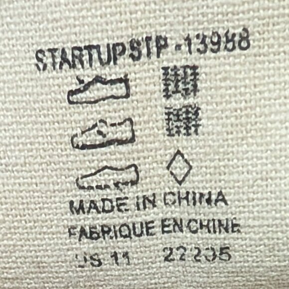 Täos Footwear Startup Mid Top Sneaker in Black Distressed - NO INSOLES - Picture 2 of 16